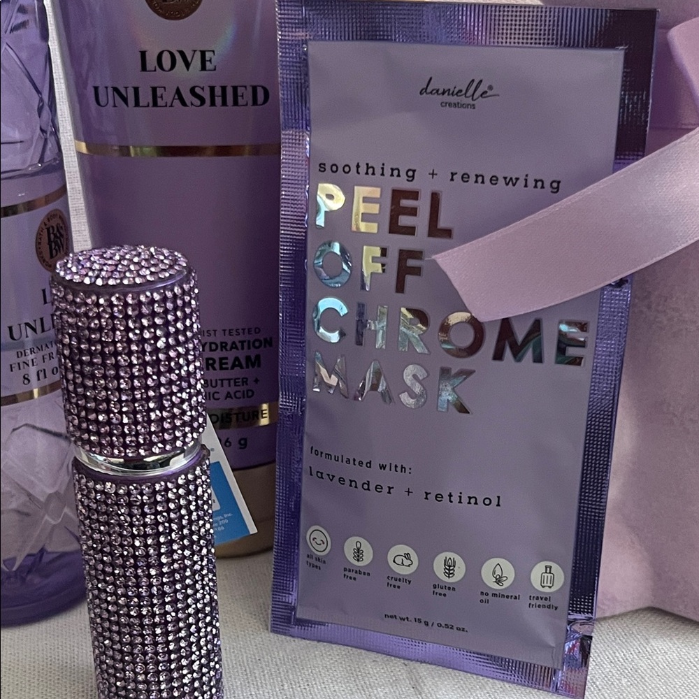 Bath & Body Works Love Unleashed Beauty Bundle - Picture 3 of 6